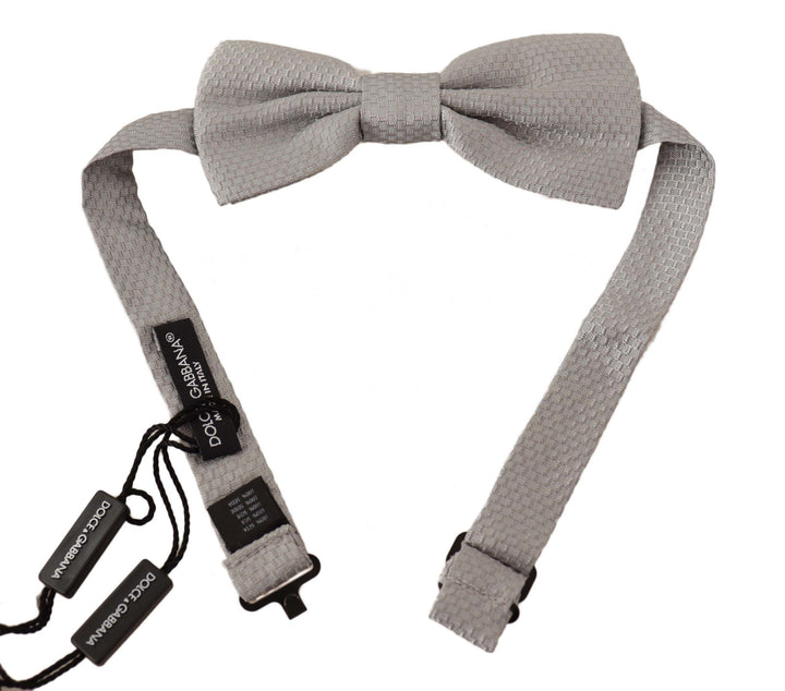 Elegante Seidenfliege in Silber