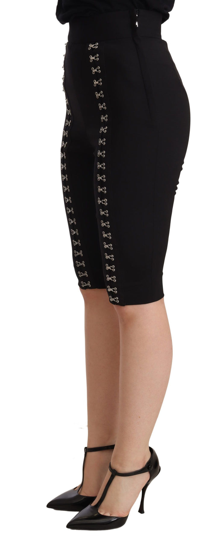 Elegant black wool high-waisted shorts