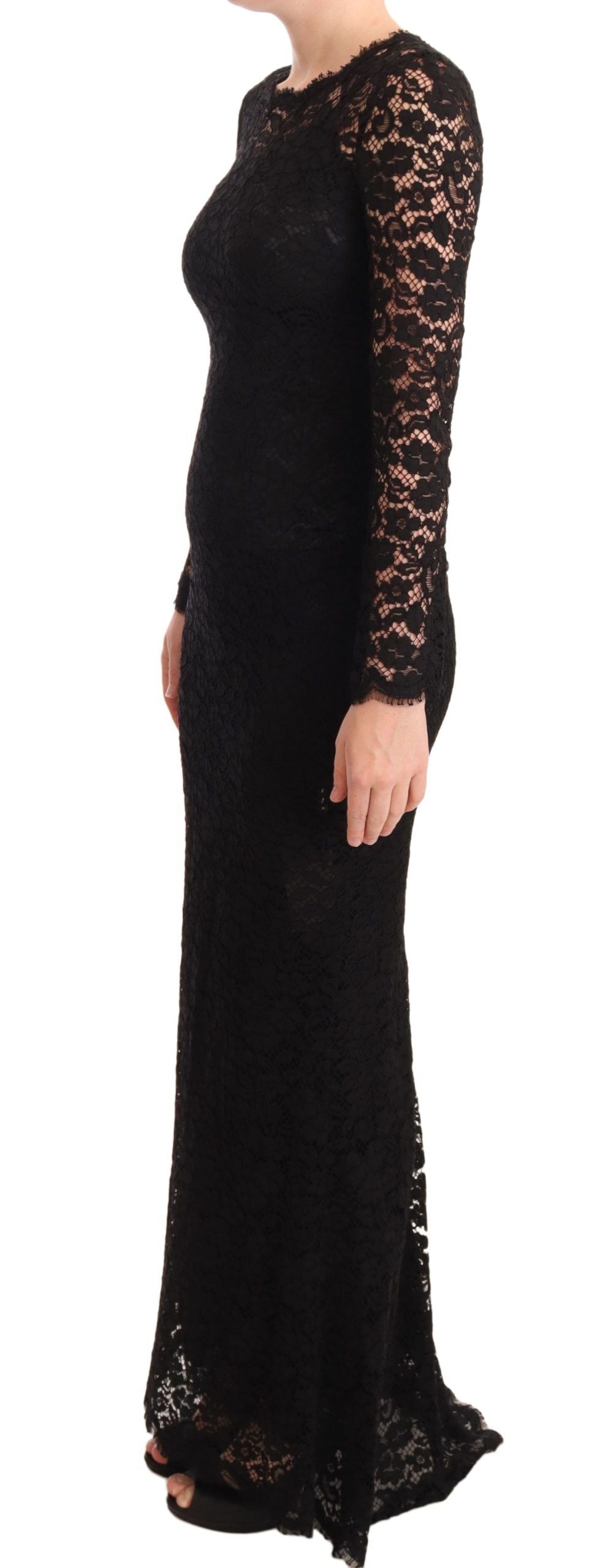 Elegant mermaid dress made of laminated lace