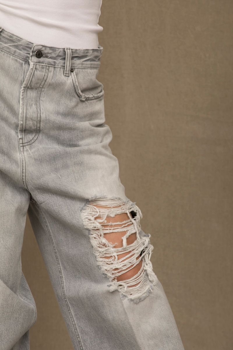 Elegance in denim: chic grey cotton jeans
