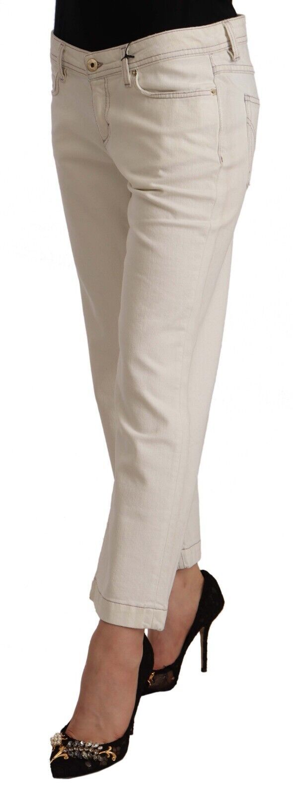 Chic off-white cropped jeans - fashionista must-have