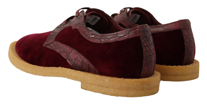 Elegant dress shoes made of velvet and exotic leather