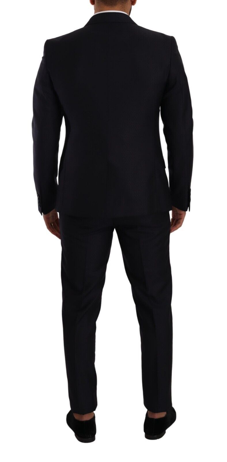 Elegant slim fit men's suit made of wool, silk and cashmere