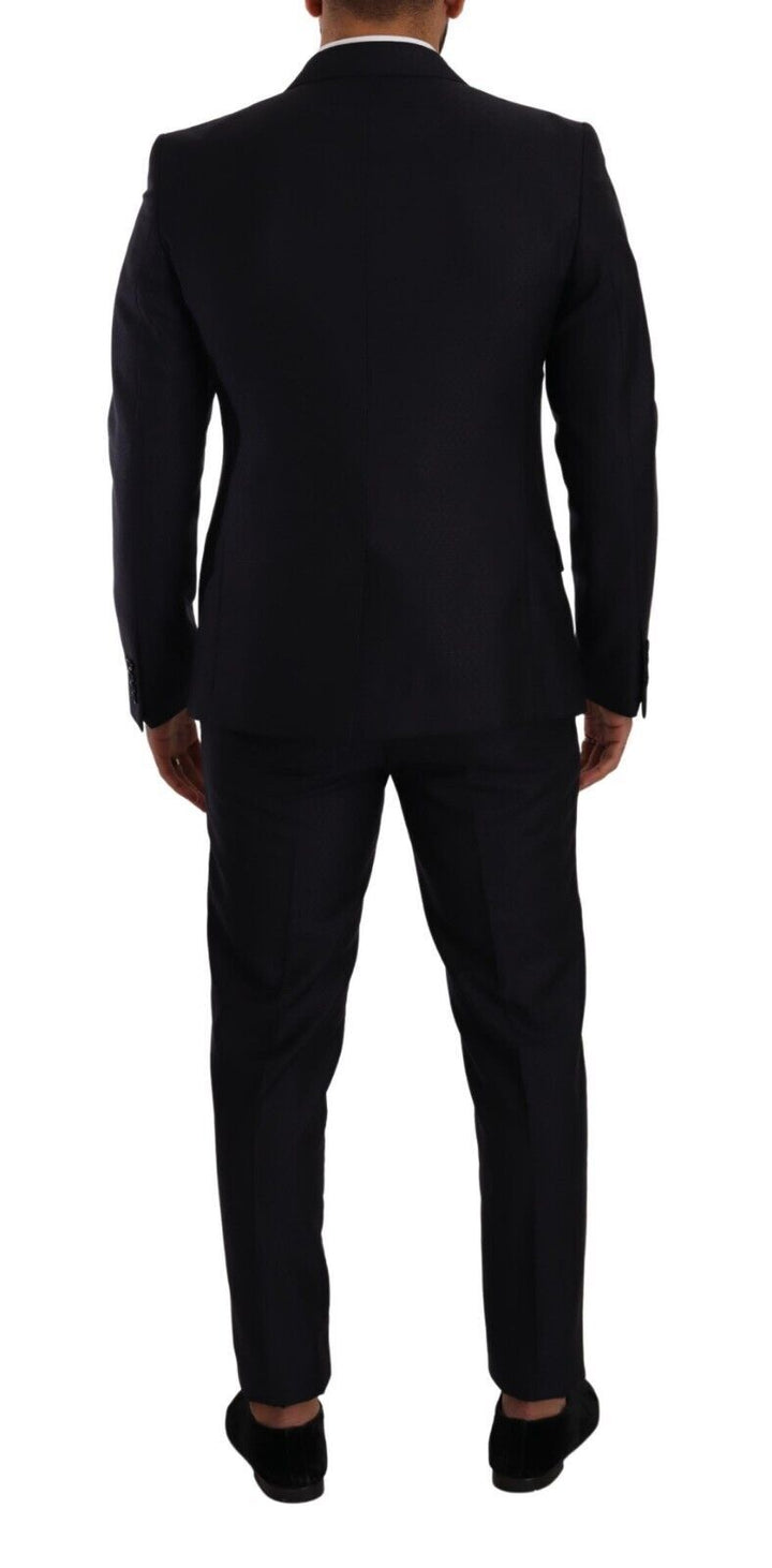 Elegant slim fit men's suit made of wool, silk and cashmere