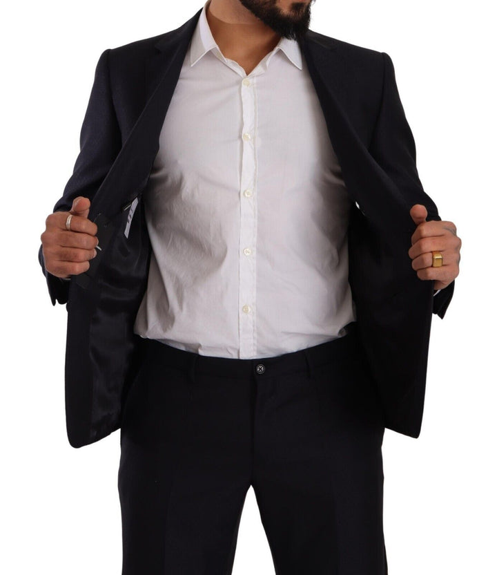 Elegant slim fit men's suit made of wool, silk and cashmere