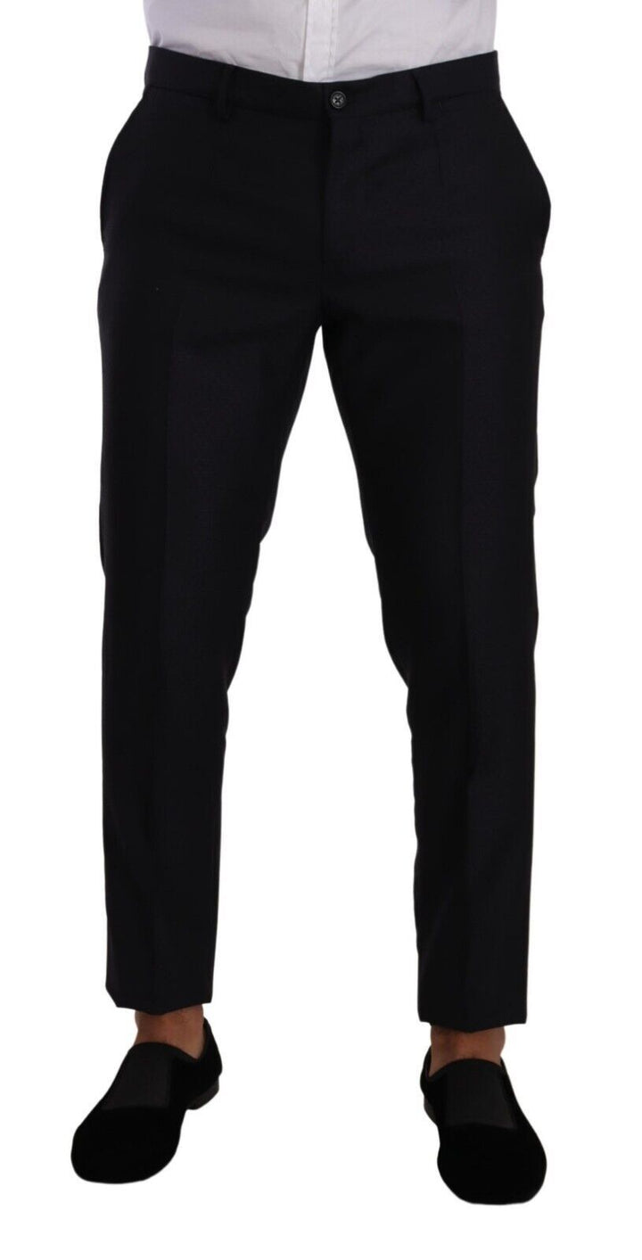 Elegant slim fit men's suit made of wool, silk and cashmere