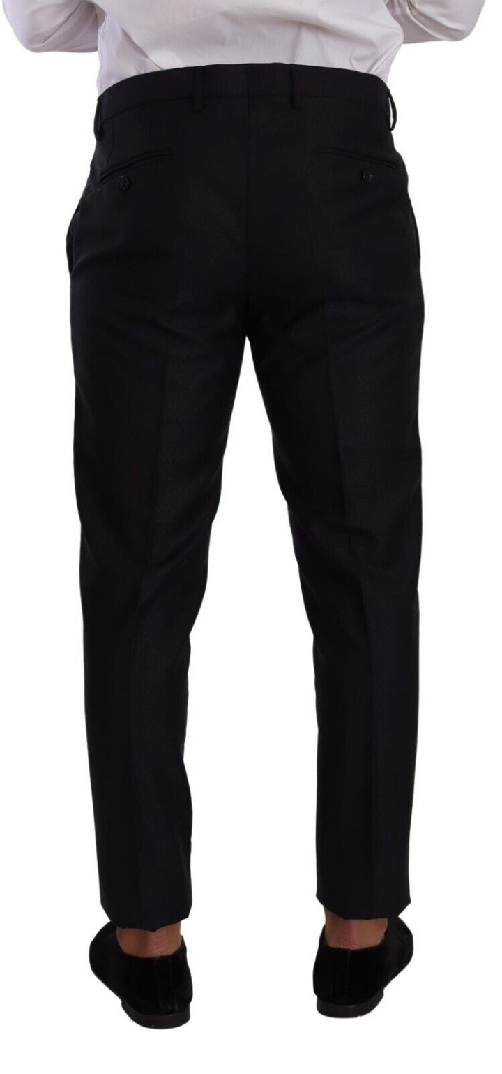 Elegant slim fit men's suit made of wool, silk and cashmere