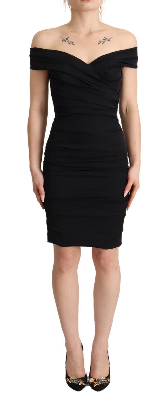Elegant off-the-shoulder dress made of black silk