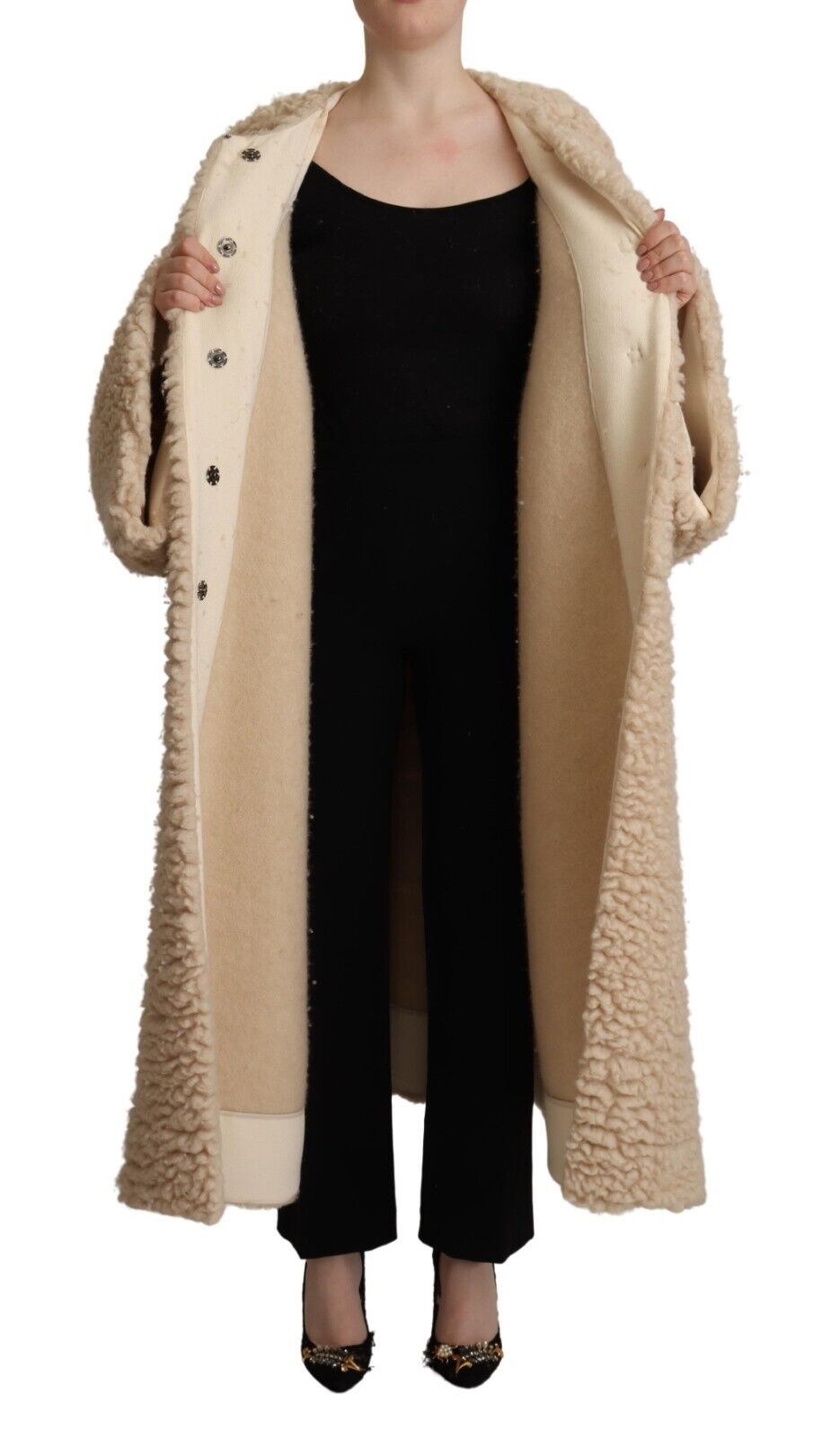 Elegant cashmere coat in beige