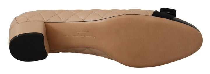 Elegante gesteppte Lederpumps in Beige und Schwarz