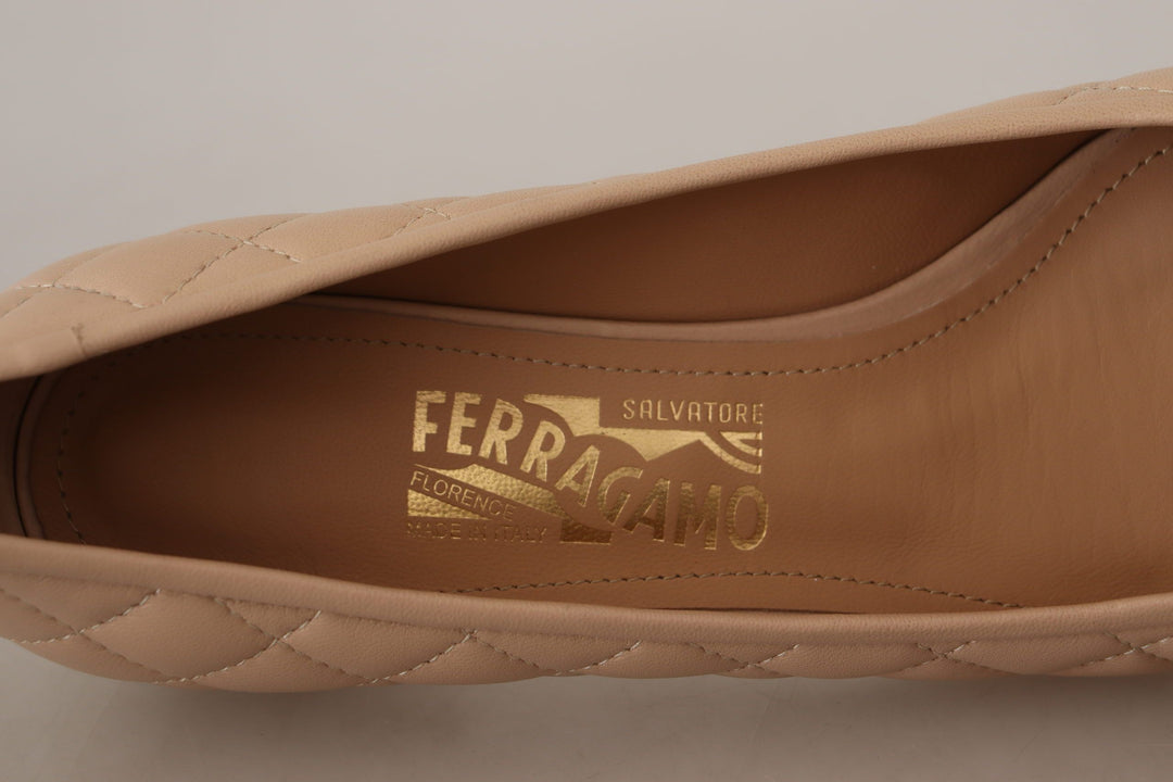 Elegante gesteppte Lederpumps in Beige und Schwarz