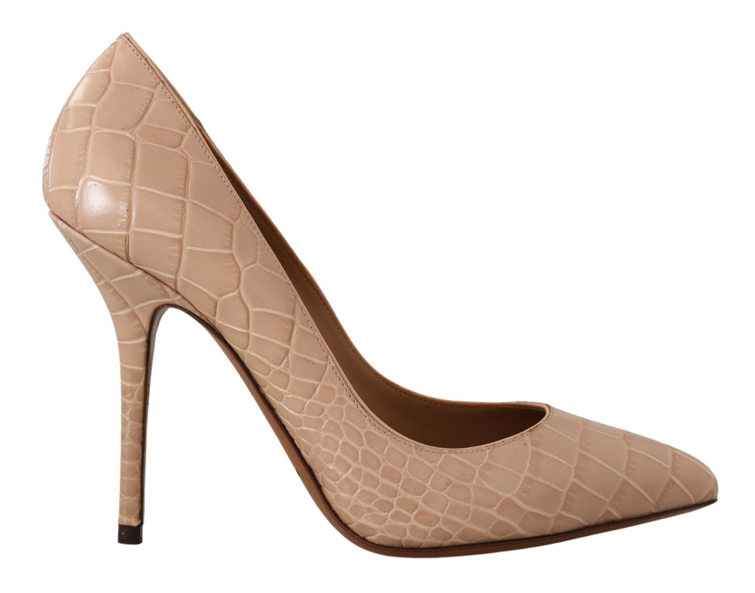 Elegant pumps made of nude leather in beige