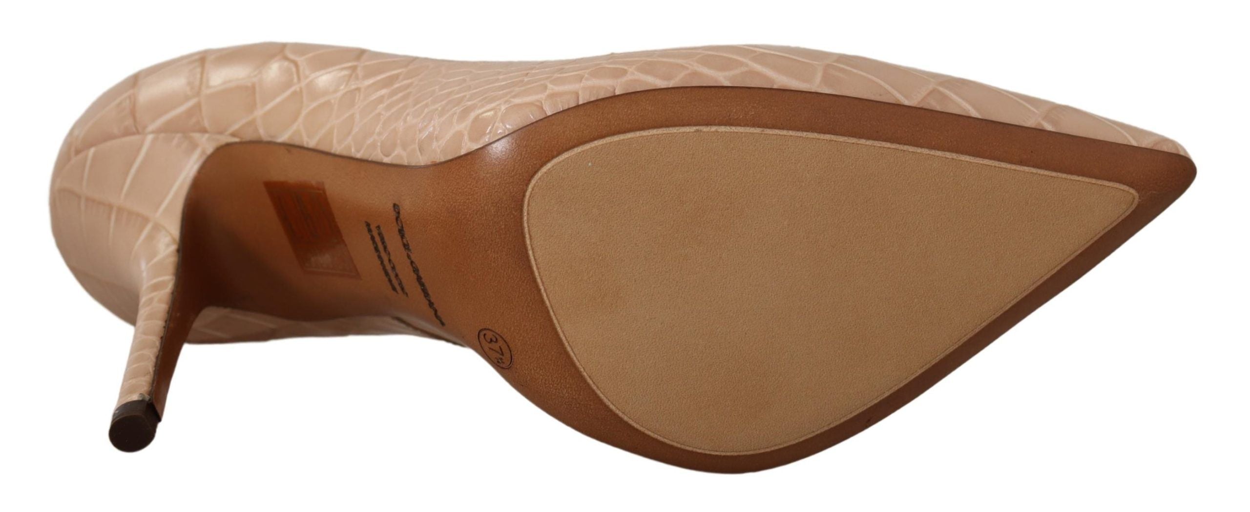 Elegant pumps made of nude leather in beige