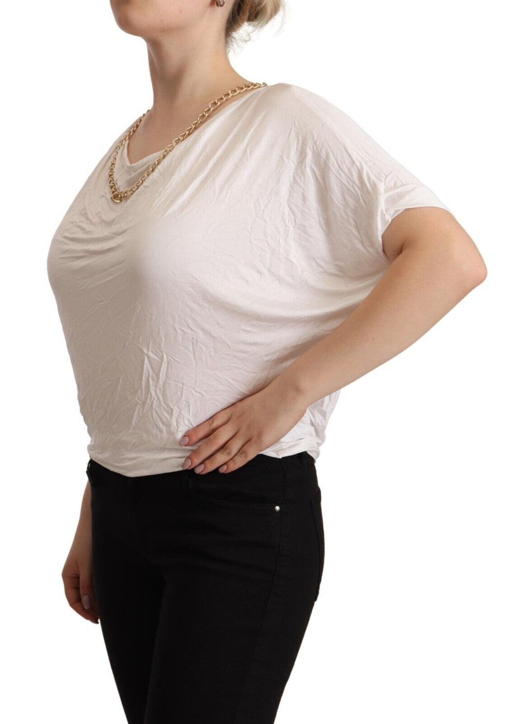 Elegant T-shirt top with white gold chain