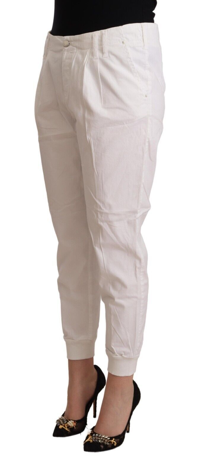 Weiße konisch zulaufende Hose aus Baumwolle mit mittlerer Taille