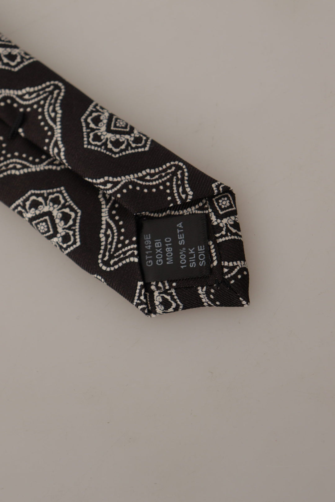 Elegant geometric silk bow tie