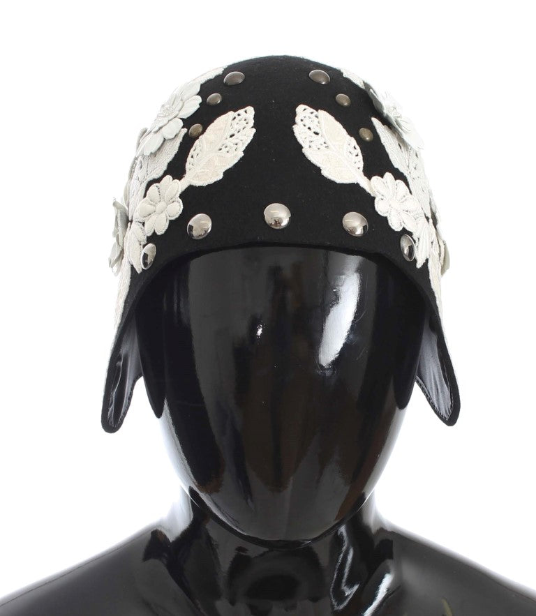 Eleganter Cloche-Hut aus schwarzer Wolle mit Blumenmuster