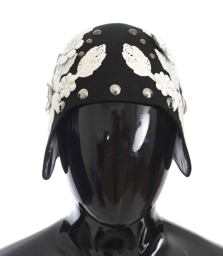 Eleganter Cloche-Hut aus schwarzer Wolle mit Blumenmuster