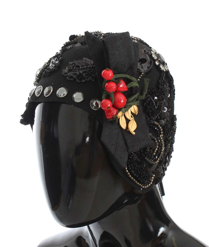 Eleganter schwarzer kristallbesetzter Cloche-Hut