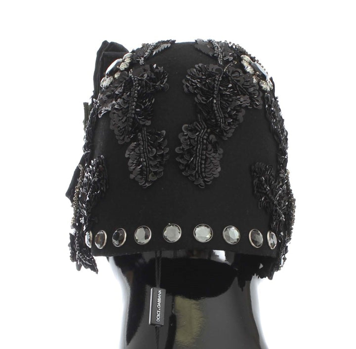 Eleganter schwarzer kristallbesetzter Cloche-Hut