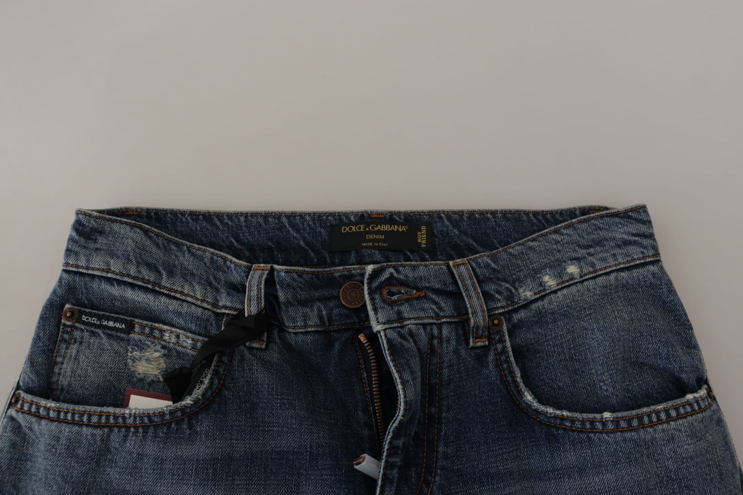 Chic boyfriend-cut jeans with a mid-waist made of denim