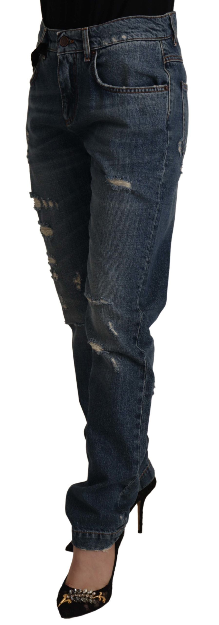 Chic boyfriend-cut jeans with a mid-waist made of denim