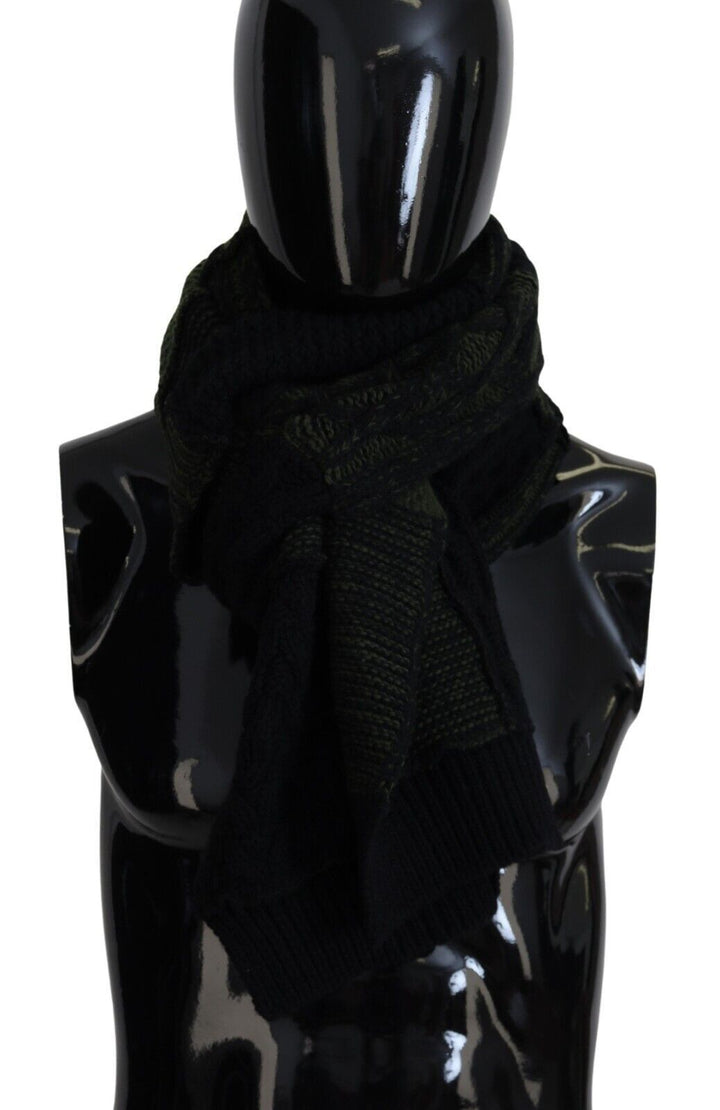Elegant wool scarf in black &amp; green