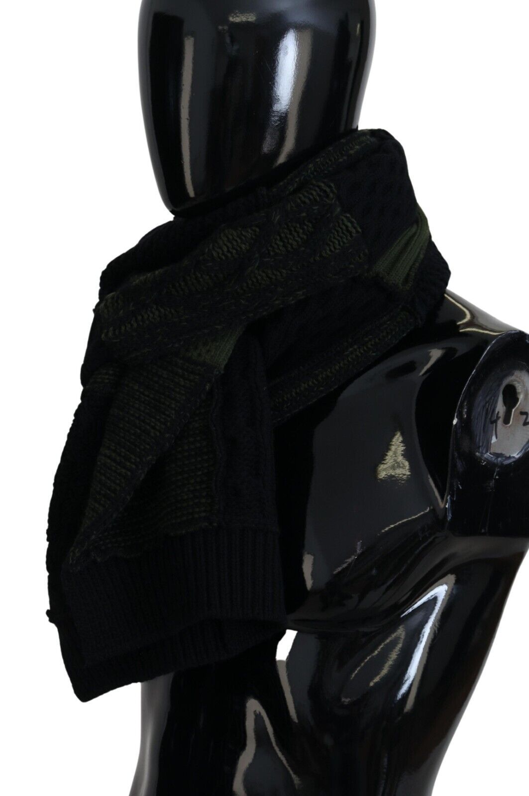 Elegant wool scarf in black &amp; green