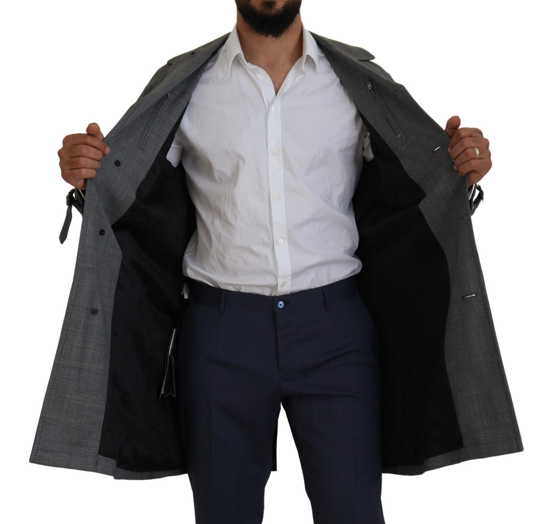 Elegant grey trench coat with checked pattern