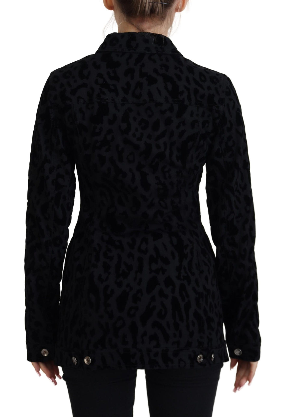 Chic denim jacket with leopard print