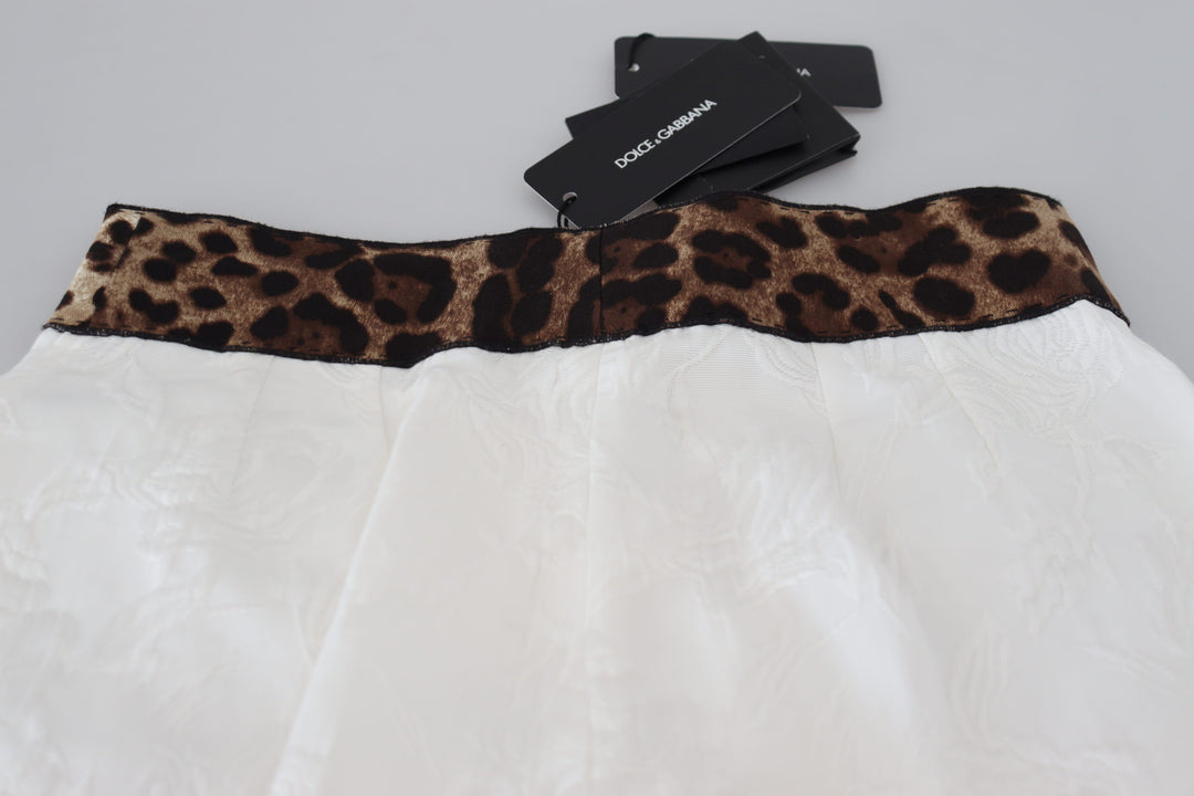 Weiße Hose mit Leopardenmuster und hoher Taille