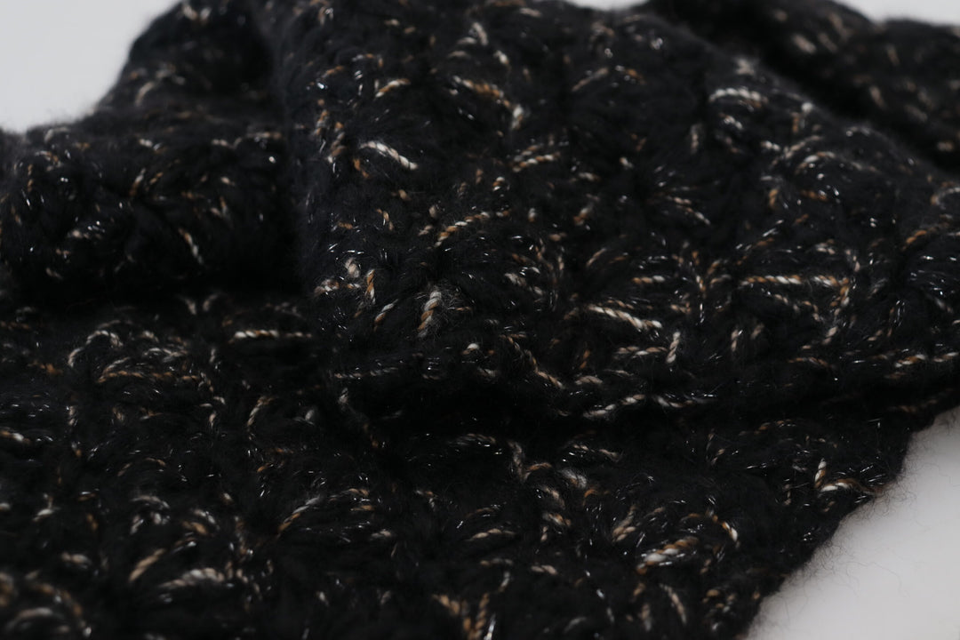 Elegant scarf made of black virgin wool blend