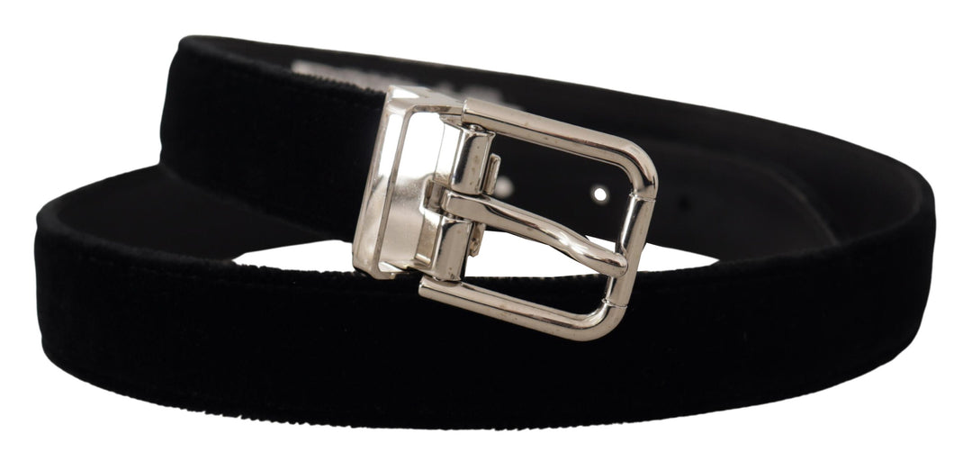 Elegant belt made of coarse-grained leather