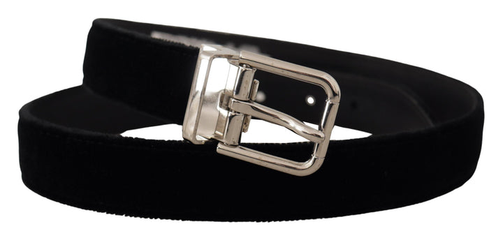 Elegant belt made of coarse-grained leather