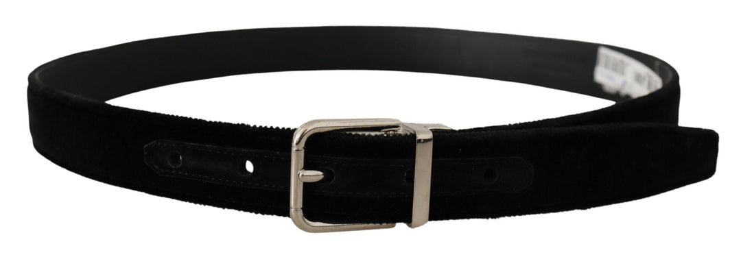 Elegant belt made of coarse-grained leather