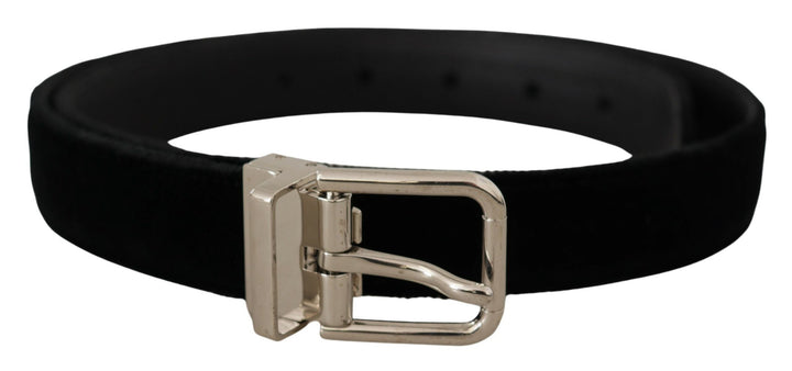 Elegant belt made of coarse-grained leather