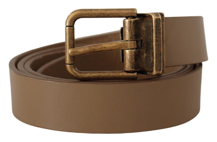 Elegant brown leather belt with brass-colored buckle