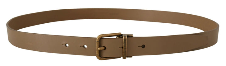 Elegant brown leather belt with brass-colored buckle
