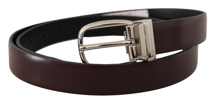 Elegant leather belt with silver metal buckle