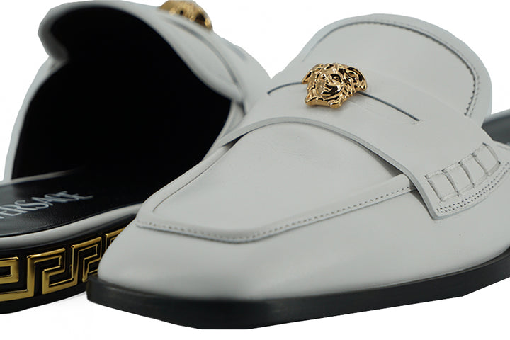 Versace Elegante flache Pantoletten aus weißem Leder