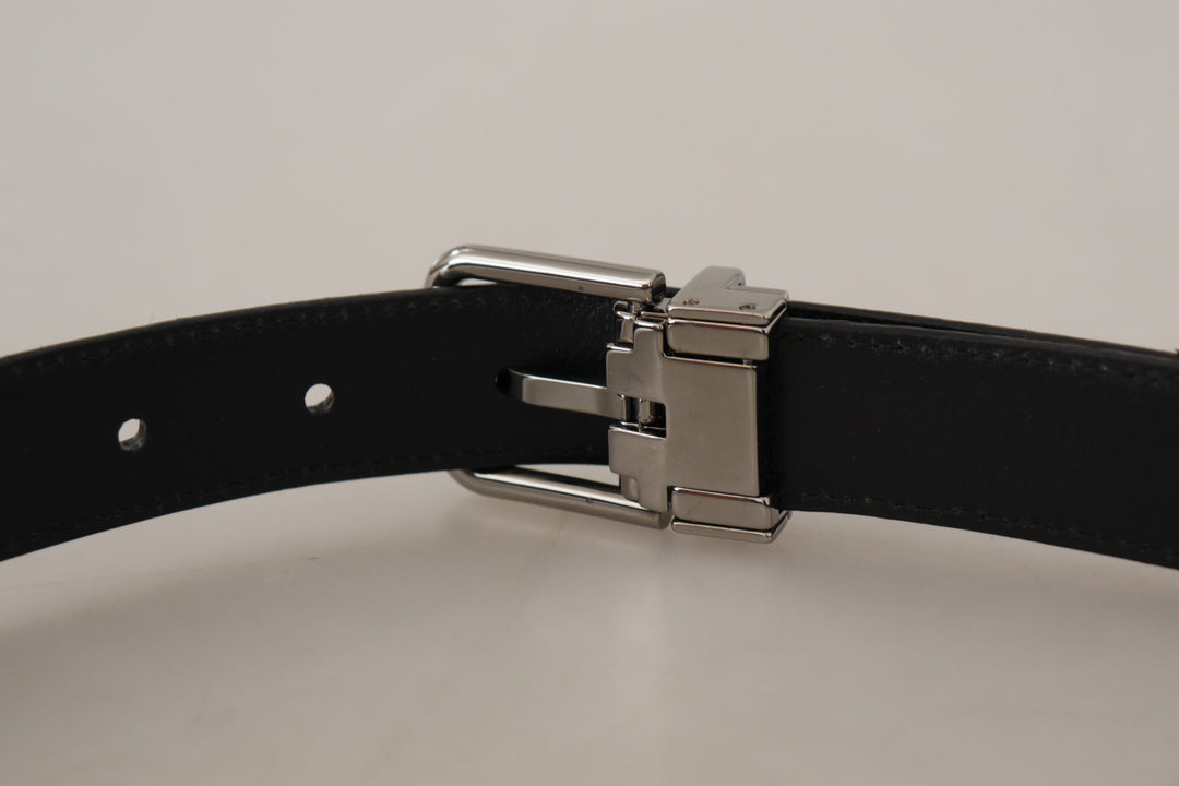 Elegant red belt made of exotic leather