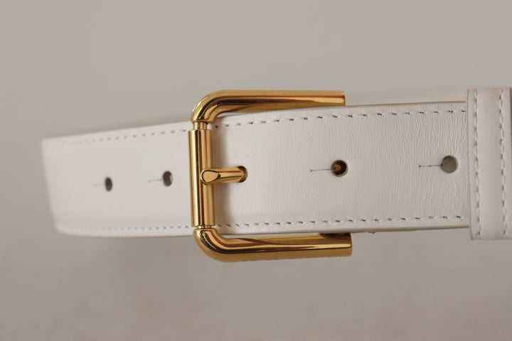 Chic white leather belt with gold-engraved buckle