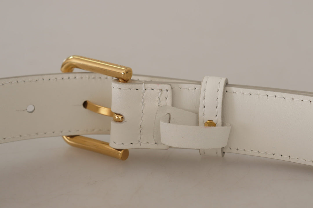 Chic white leather belt with gold-engraved buckle