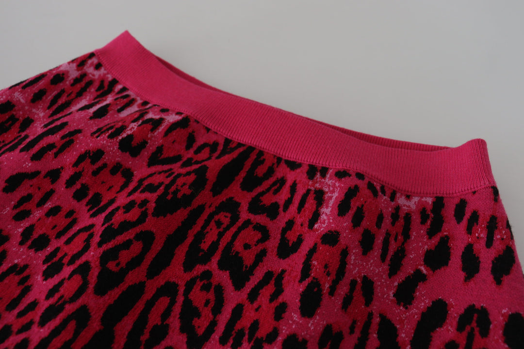 Chic high-waisted pink leopard mini skirt