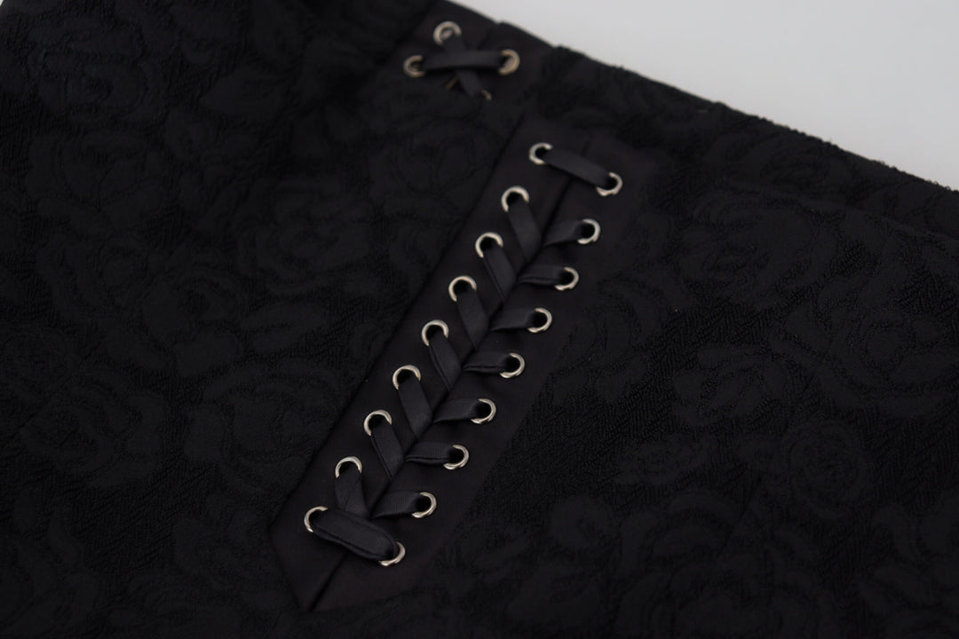 Elegant black high-waisted skirt with silk lining