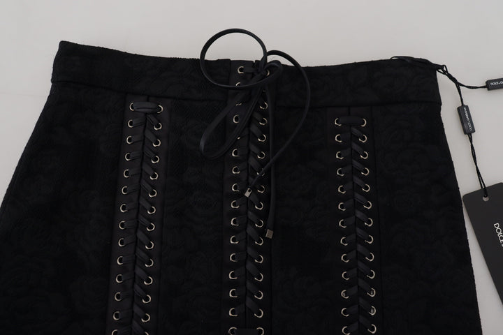 Elegant black high-waisted skirt with silk lining