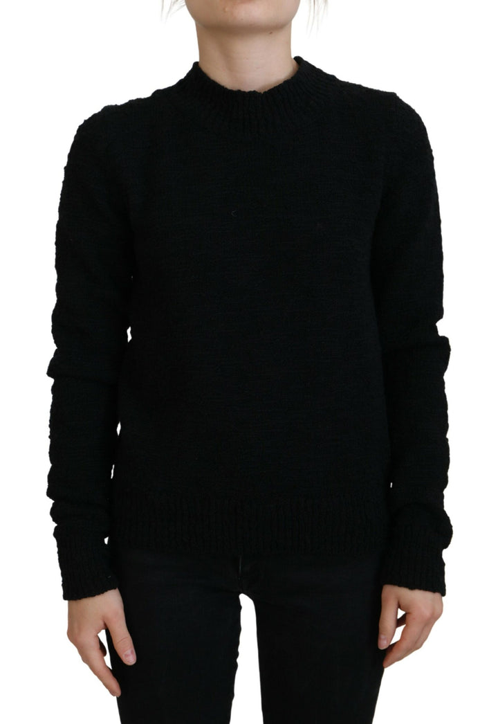 Elegant sweater made of new wool