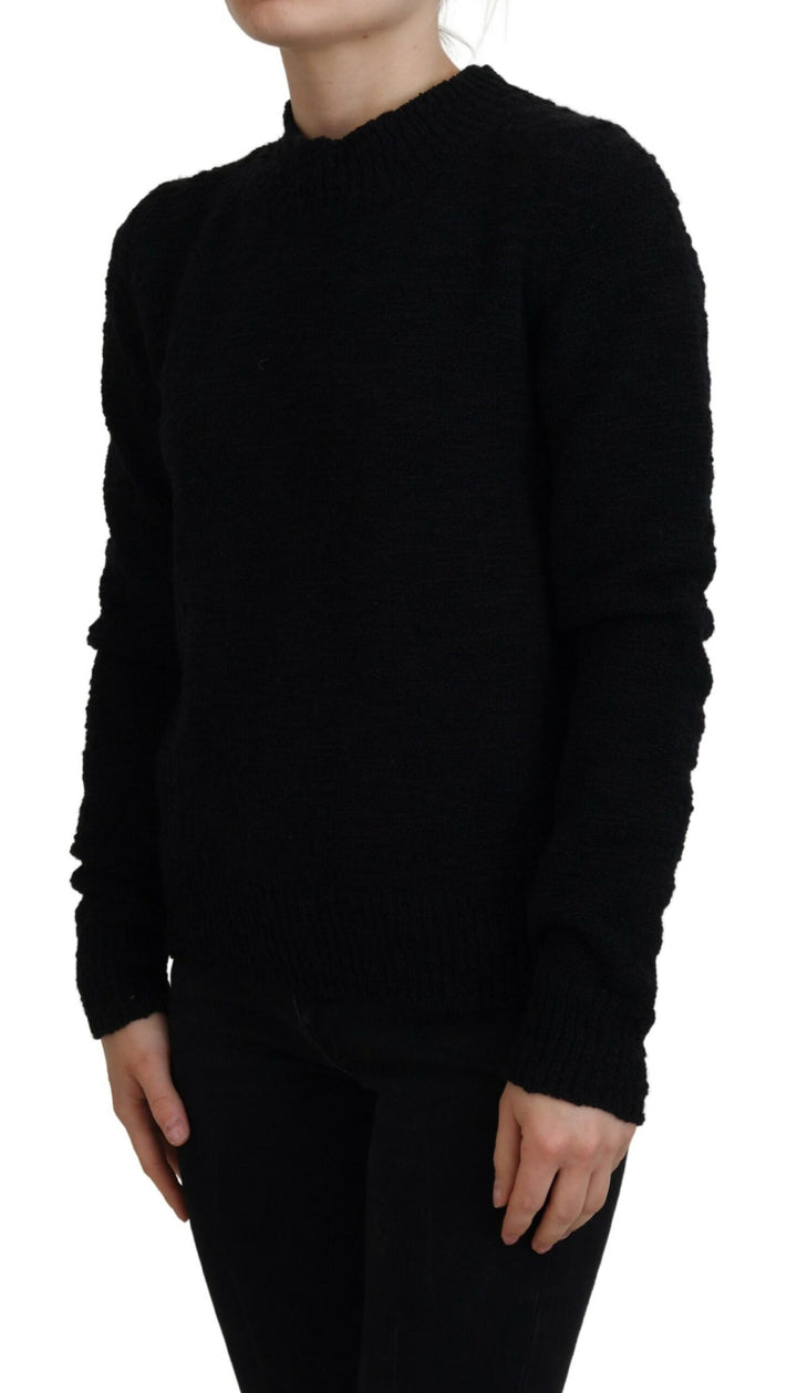 Elegant sweater made of new wool