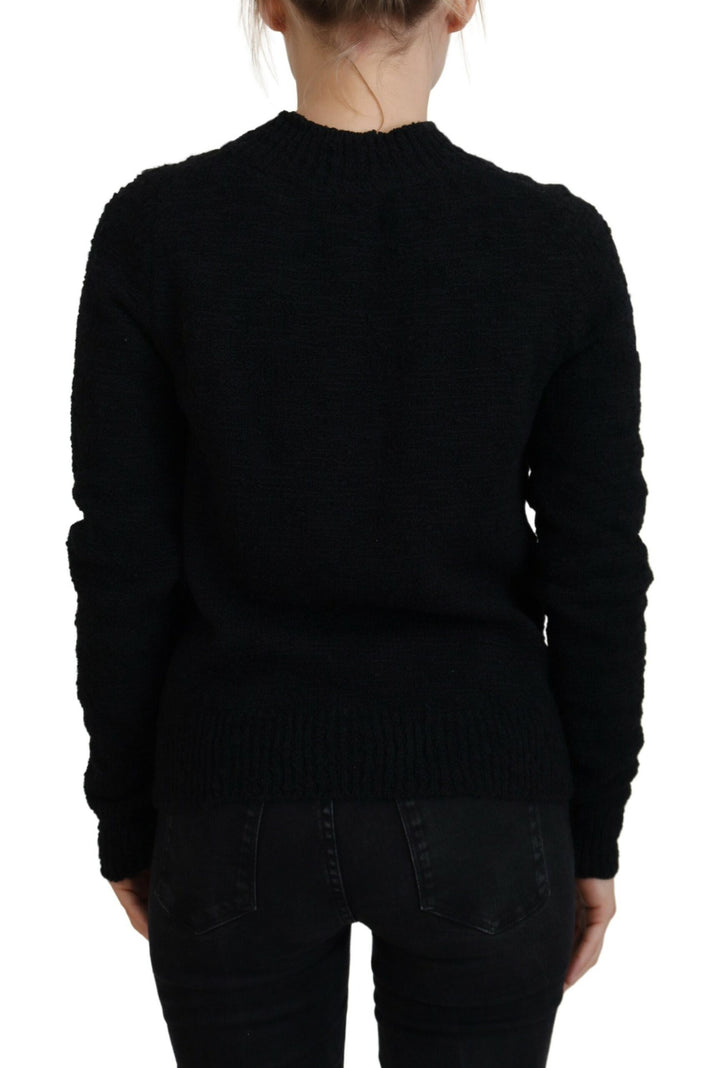 Elegant sweater made of new wool