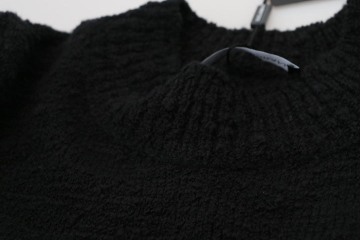 Elegant sweater made of new wool